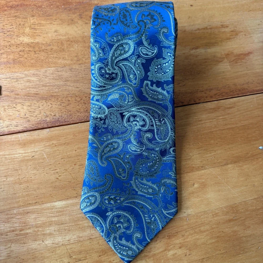 Sean John Fine Tailoring Mens Silk Necktie Blue Gold Paisley Hand Made Tie